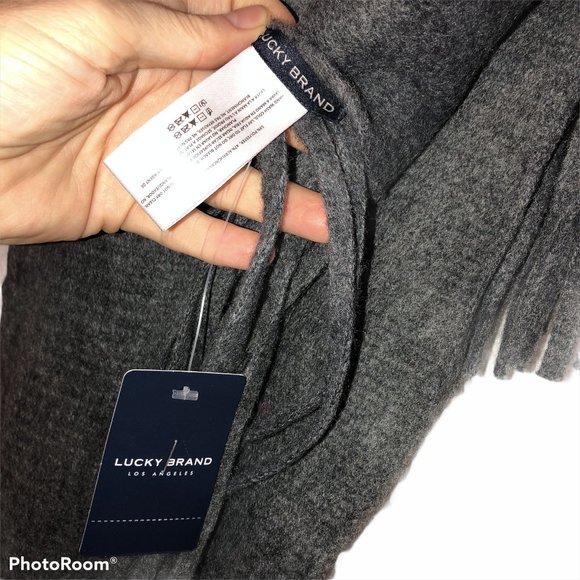 Lucky Brand NEW NWT $69 gray long fringe shawl scarf - Picture 3 of 3